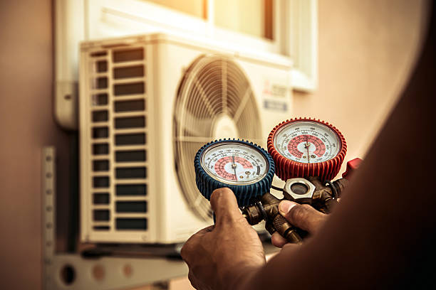 Professional Hvac technician working in Somerville, AL